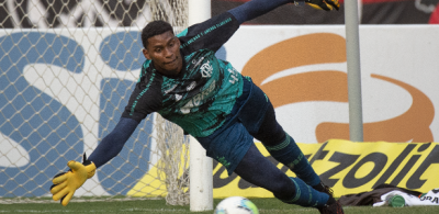 Hugo Souza responde Ronaldo Giovaneli após ser chamado de fraco
