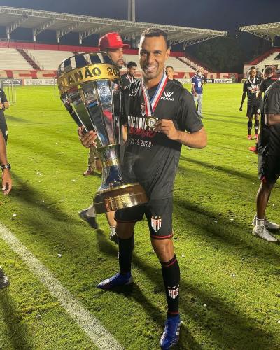 Após despedida no Atlético-GO, Gilvan prepara assinatura e viagem rumo ao Botafogo