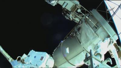 Fora da estação, astronautas americanos mostram imagens ao vivo do espaço
