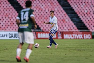 Zagueiro celebra estreia no profissional do Cruzeiro: 'Não tenho palavras'