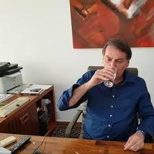Após quebra de recorde de mortes por covid, Bolsonaro defende volta à normalidade