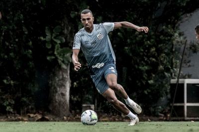 Lucas Braga elogia Holan, novo técnico do Santos: “Tem tudo para dar certo”