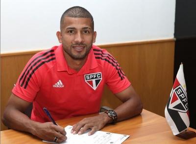 Rojas assina renovação de contrato com o São Paulo