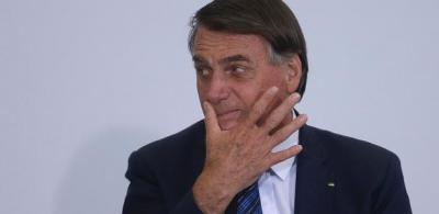 Bolsonaro volta a criticar contrato de vacinas da Pfizer: 'barra pesada'