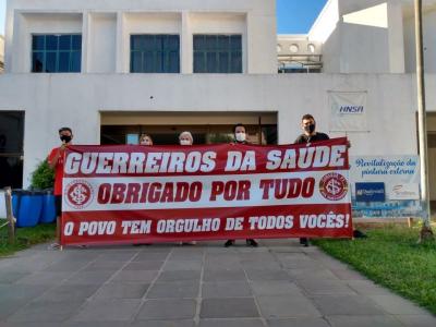Guarda Popular do Inter realiza homenagem aos profissionais da saúde