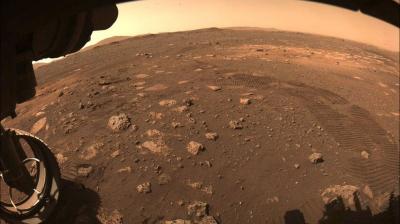 Rover Perseverance faz seu primeiro teste de mobilidade no solo de Marte
