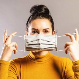 Máscara de 3 camadas protege 100% contra gotículas de espirro e tosse