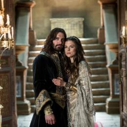 Vikings: A triste história por trás da atriz que interpretou a esposa de Rollo na série