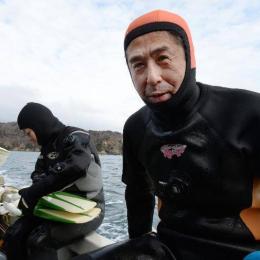 Marido em luto continua em busca de sua esposa a 10 anos após o tsunami de Fukushima