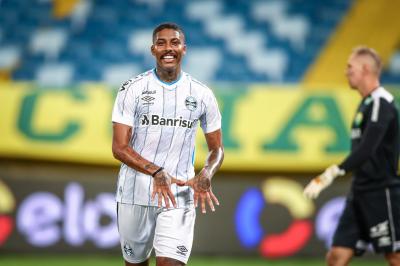 De saída do Grêmio, rubro-negros pedem Jean Pyerre no Flamengo