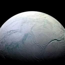 Lua de Saturno Encélado pode ter correntes oceânicas parecidas com as que vemos na Terra