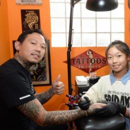 Você se deixaria ser tatuado por essa garota de 13 anos?