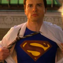 Smallville: Por que Clark Kent demorou tanto para vestir o traje do Superman na série?
