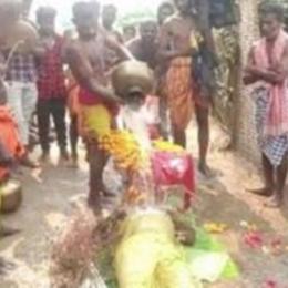 Parentes tentam ressuscitar indiano em ritual