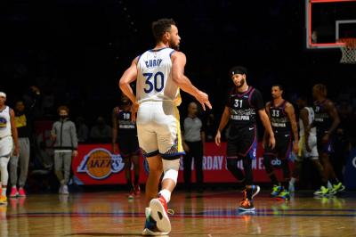 Curry faz 49, e Warriors arrancam vitória suada sobre os Sixers
