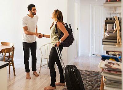 Locação por Airbnb não é residencial e pode ser vedada por condomínio, diz STJ
