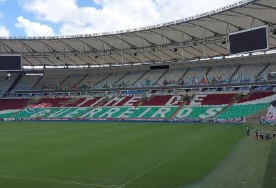 Time de Guerreiros: torcida monta mosaico no Maracanã para estreia do Fluminense na Libertadores