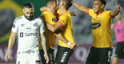 Santos joga mal e tropeça no Barcelona-EQU na estreia na fase de grupos da Libertadores
