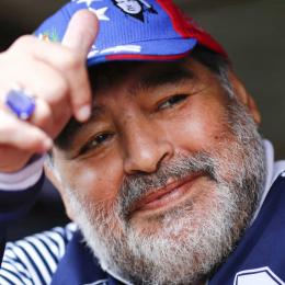 Relatório indica que Maradona morreu 'abandonado à própria sorte'