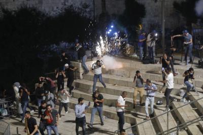 Retomada de ataques de Israel deixa dezenas de feridos em Jerusalém