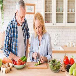 Cuidar da alimentação ao longo da vida é essencial para um envelhecimento saudável