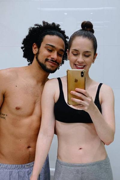 Sophia Abrahão ficou constrangida ao gravar cena de beijo com placa de acrílico: 'Estranho'