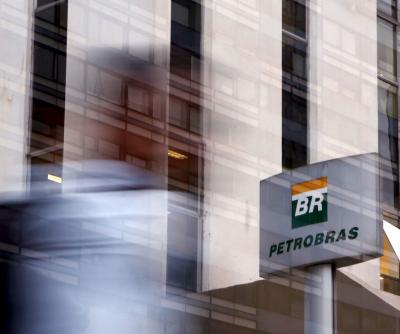 Petrobras puxa alta do Ibovespa em sessão cheia de balanços e exterior favorável Por Reuters