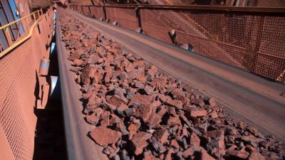 Dia de correção: minério de ferro cai forte e derruba ações da Vale e siderúrgicas