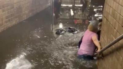 Nova York fica inundada com aproximação da tempestade Elsa