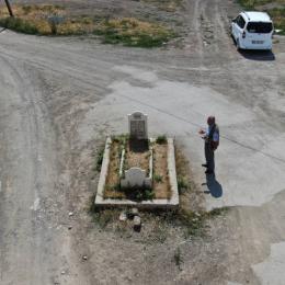 Esta rua turca tem um túmulo misterioso no meio