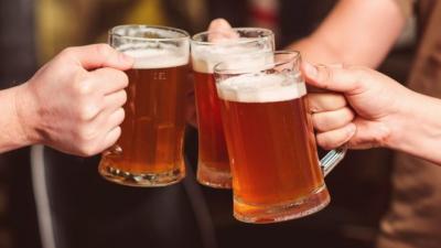 Álcool e câncer: hábito está associado a 740 mil casos da doença