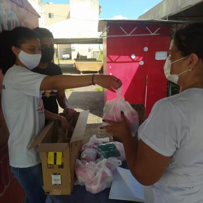 Contra a pobreza menstrual, campanha doa 200 kits de higiene íntima a mulheres carentes no AP