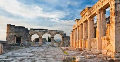 A verdade revelada por trás da misteriosa 'Porta do Inferno' construída pelos romanos