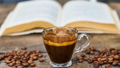 Excesso de café: uma bebida amarga para a saúde do cérebro