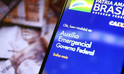 Auxílio Emergencial: Bolsonaro diz que pagamento pode ser mantido em 2022