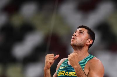 Thiago Braz leva a medalha de bronze no salto com vara nas Olimpíadas de Tóquio