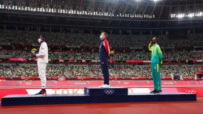 Entenda por que Alison ‘Piu’ e Ana Marcela bateram continência no pódio das Olimpíadas