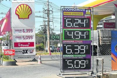 Com alta de imposto, preço da gasolina dispara no DF e chega a R$ 6,40
