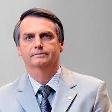 Polêmica Bolsonaro e fuzis