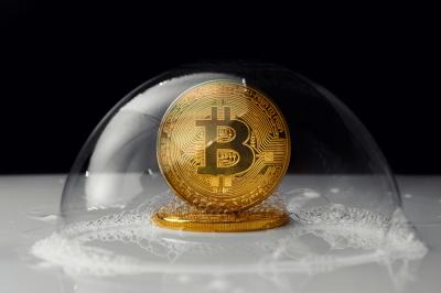 Esqueça o bitcoin e vá de ouro: investidor que previu a crise de 2008 afirma que mercado de criptomoedas é uma bolha