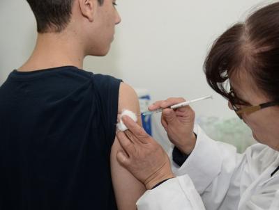 Vacinação para adolescentes de 12 a 17 anos é iniciada em Paranaguá