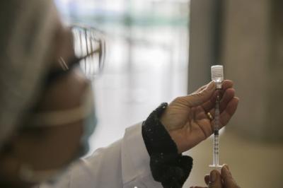Mônica Bergamo: Vacina não foi causa provável de morte de adolescente, diz governo de SP