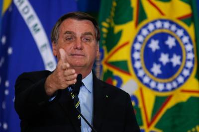 Efeito Bolsonaro: lenha no fogão, carroça na rua, vela na sala e osso no prato