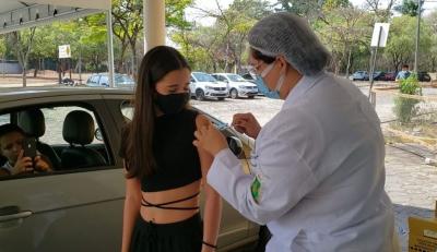 Conselho Nacional de Saúde recomenda que ministério mantenha vacinação de adolescentes contra a Covid-19