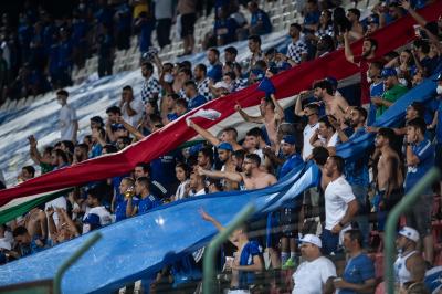 Público em estádios é liberado em cidades de 14 clubes da Série B; veja cenário