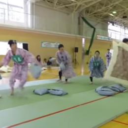 Guerra de Travesseiro - Como uma brincadeira se tornou um esporte popular no Japão