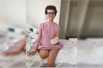 Adolescente de 15 anos precisa de ajuda para comprar próteses após amputar perna e braço
