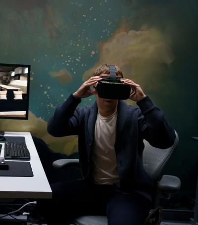 Zuckerberg aparece com protótipo de novo óculos de realidade virtual