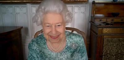 Rainha Elizabeth foi aconselhada a 'moderar' no álcool