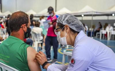 Parte da repescagem da vacinação desta quarta-feira é suspensa em Curitiba